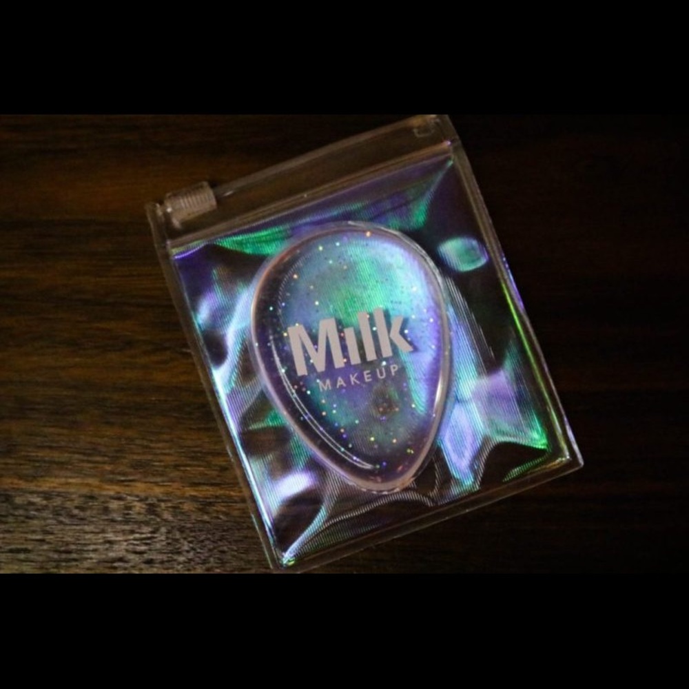 Milk Dab And Blend Applicator.